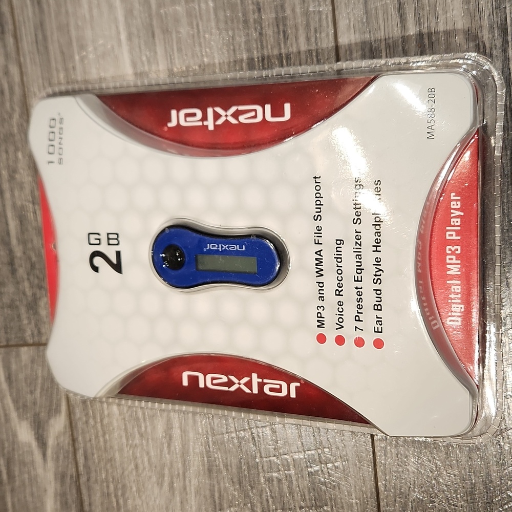 NWT Nextar 2 GB Digital MP3 Player MA588-20B